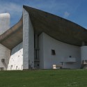 Clássicos da Arquitetura: Capela de Ronchamp / Le Corbusier (2) © Luke Stearns