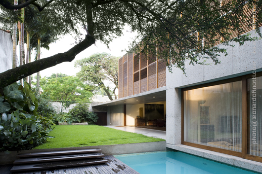 Casa Marrom / Isay Weinfeld