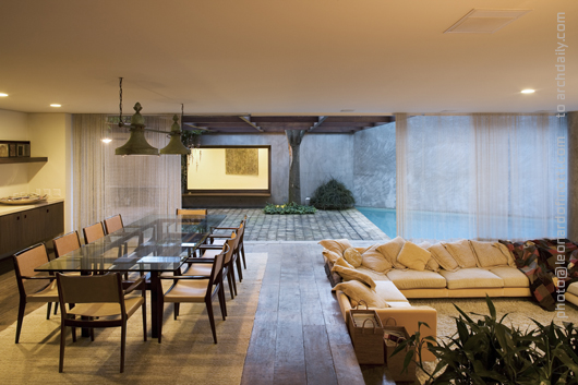 Casa Marrom / Isay Weinfeld