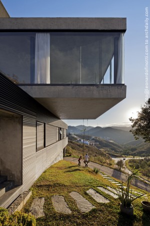 Casa EG / Play - Marcelo Alvarenga