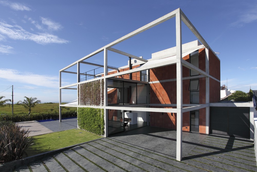 Casa Atami / MARCOS BERTOLDI ARQUITETOS
