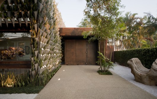 Firma Casa / SuperLimão Studio + Irmãos Campana (15)