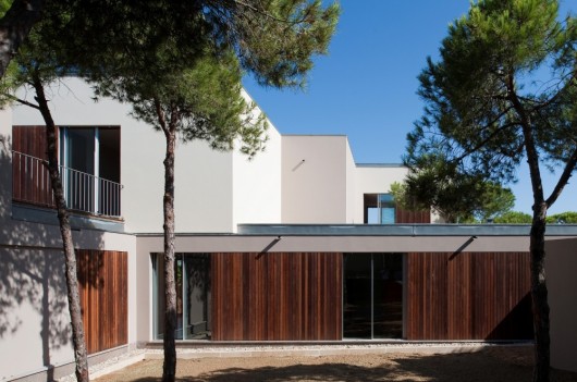 Casa na Praia Verde / Nelson Resende Arquitecto (28)
