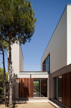 Casa na Praia Verde / Nelson Resende Arquitecto (27)