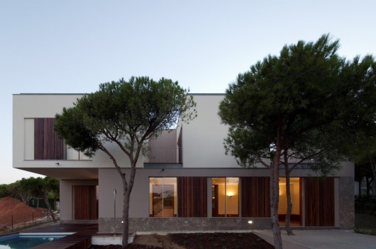 Casa na Praia Verde / Nelson Resende Arquitecto (10)