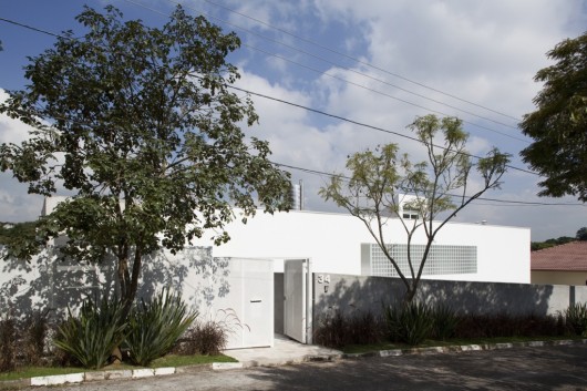 Residência Granja Viana / Belleza & Batalha C. do Lago Arquitetos Associados (6)