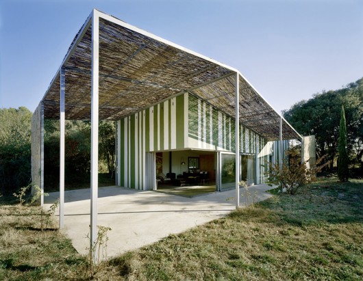 Casa en Gaüses / Bach Arquitectes (1) © Jordi Bernadó