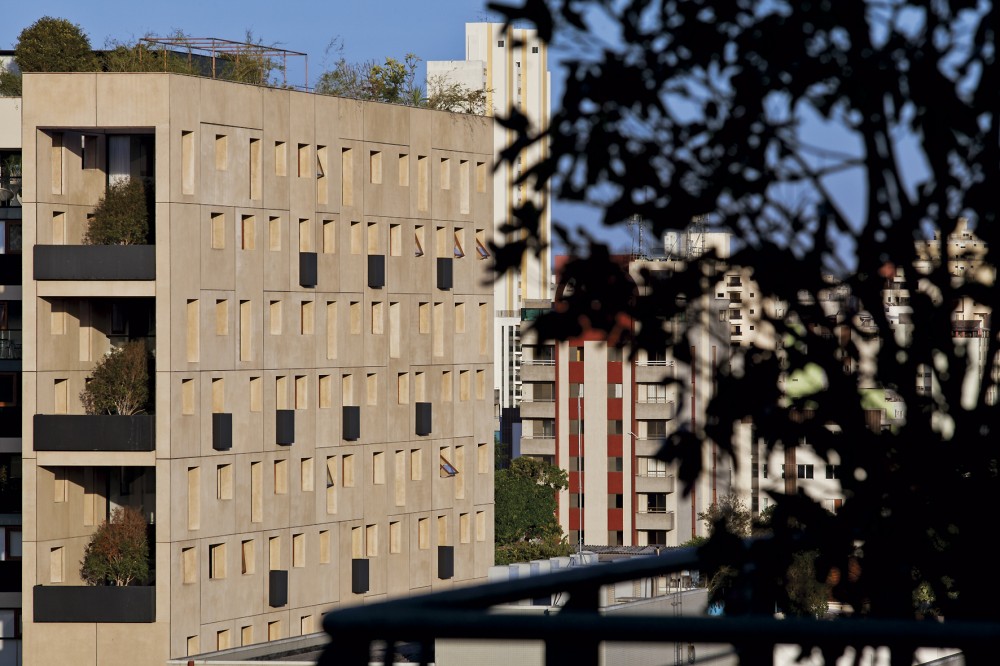 Edifício W305 / Isay Weinfeld