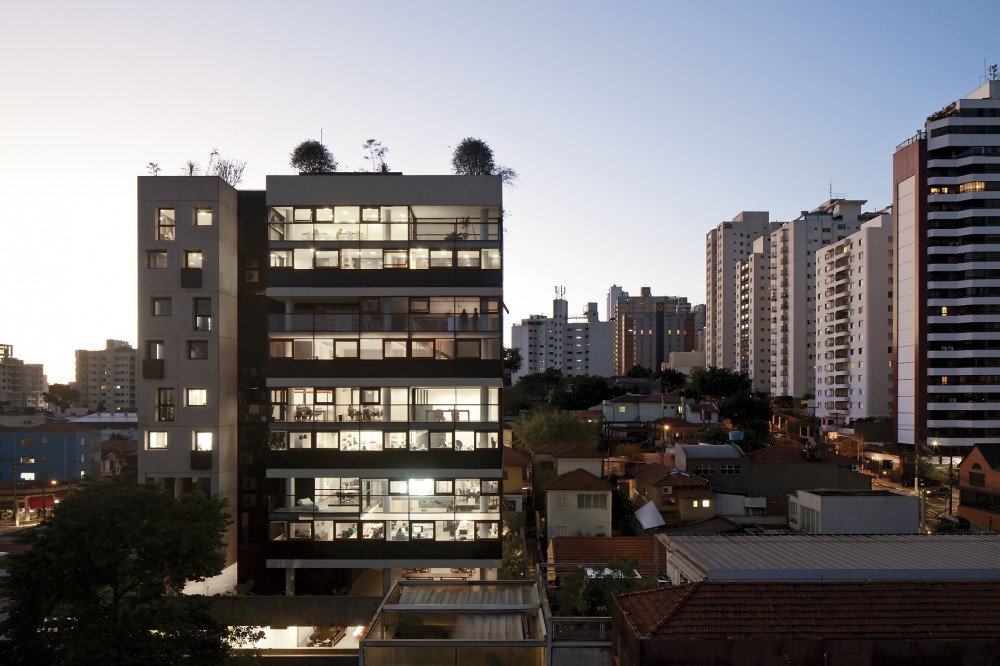 Edifício W305 / Isay Weinfeld