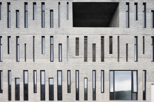 Edifício Administrativo da Companhia de Gás em Jiading / Atelier Deshaus (5)