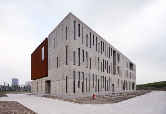 Edifício Administrativo da Companhia de Gás em Jiading / Atelier Deshaus (6)