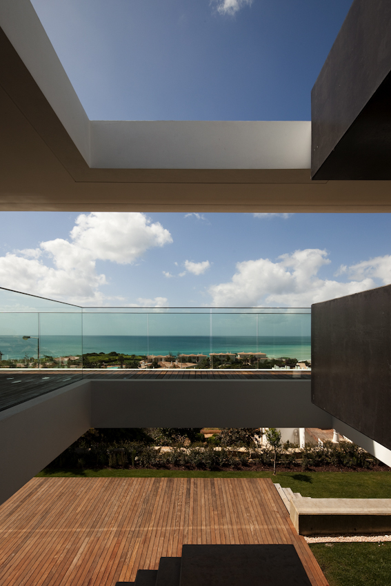 Casa em Lagos / Mario Martins Atelier