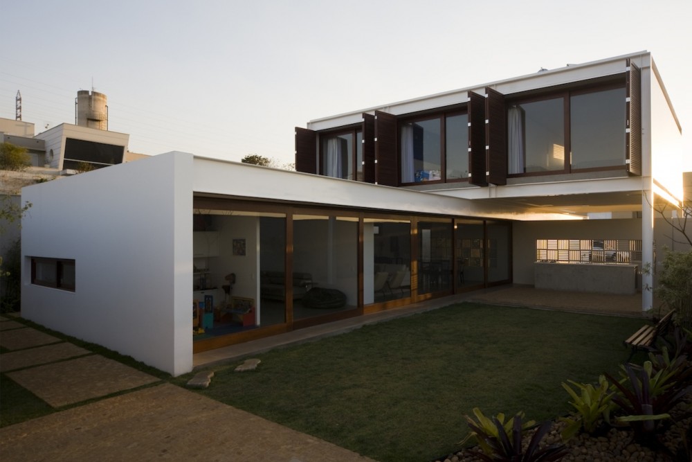 Casa G16 / Mira Arquitetos