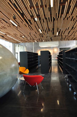 Biblioteca Multimídia e HQE Auditório / deAlzua+ & Atelier 9.81 (7)