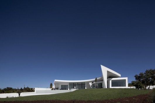 Casa Colunata / Mario Martins Atelier (11)