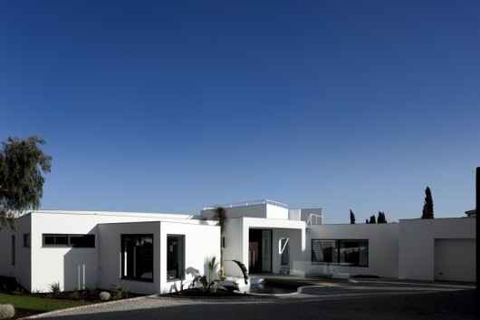 Casa Colunata / Mario Martins Atelier (12)