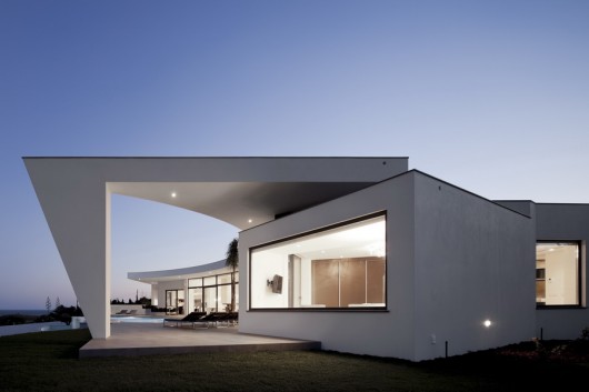 Casa Colunata / Mario Martins Atelier (1) © FG + SG - Fernando Guerra, Sérgio Guerra