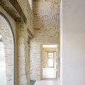 Renovação de uma casa em Treia / Wespi de Meuron (11) © Hannes Henz