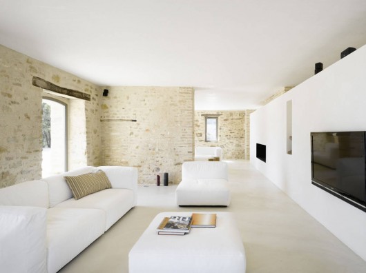 Renovação de uma casa em Treia / Wespi de Meuron (12)