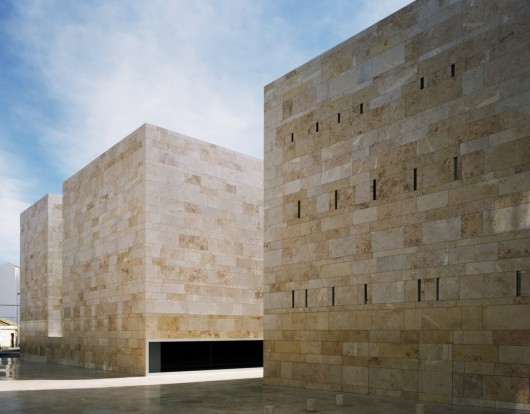 Sines Center for the Arts / Aires Mateus (23)