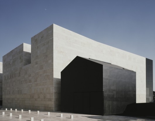 Sines Center for the Arts / Aires Mateus (16)