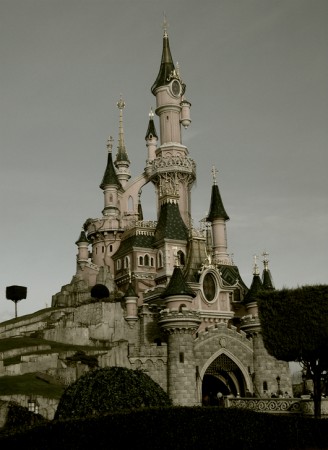 Saturação da Imagem / Neil Leach Castelo, Eurodisney