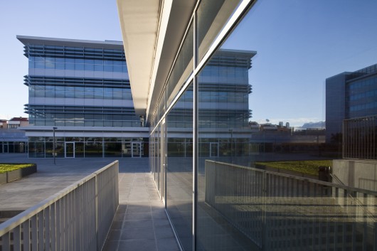 Centro Cívico do Pragal e Almada Business Hotel / NLA - Nuno Leónida Arquitectos (30)