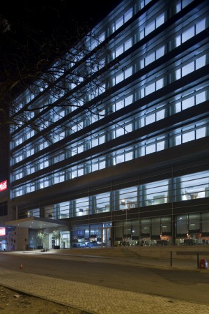 Centro Cívico do Pragal e Almada Business Hotel / NLA - Nuno Leónida Arquitectos (29)