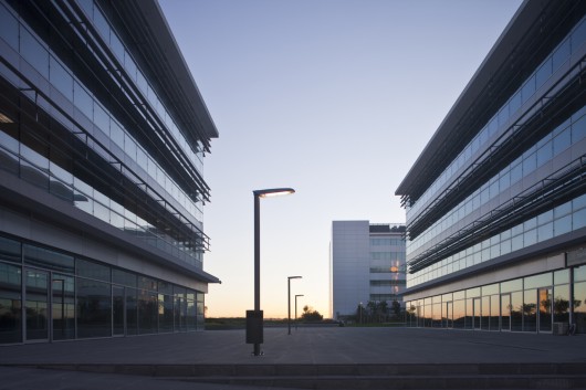 Centro Cívico do Pragal e Almada Business Hotel / NLA - Nuno Leónida Arquitectos (25)
