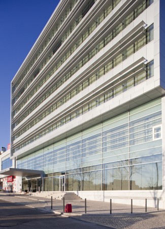 Centro Cívico do Pragal e Almada Business Hotel / NLA - Nuno Leónida Arquitectos (20)