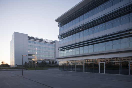 Centro Cívico do Pragal e Almada Business Hotel / NLA - Nuno Leónida Arquitectos (18)