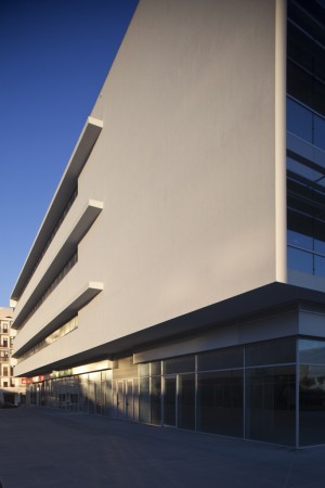 Centro Cívico do Pragal e Almada Business Hotel / NLA - Nuno Leónida Arquitectos (17)