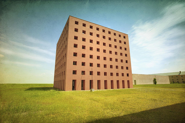 Clássicos da Arquitetura: Cemitério de San Cataldo / Aldo Rossi