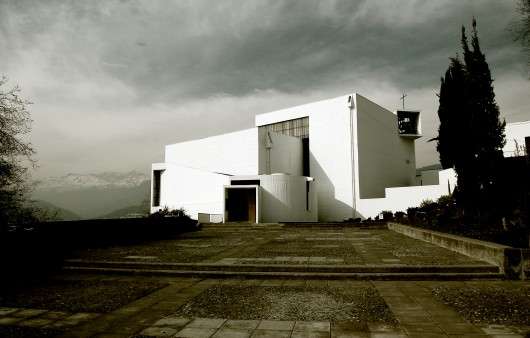 Clássicos da Arquitetura: Capela do Monastério Beneditino / Gabriel Guarda e Martín Correa (1) © flickr Sustenaible Frog