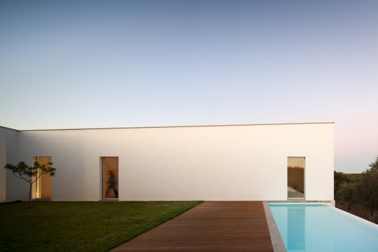 Casa Candeias / Carrilho da Graça Arquitectos (8)