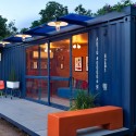 Container Guest House / Poteet Architects (14) © Chris Cooper