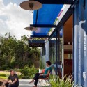 Container Guest House / Poteet Architects (8) © Chris Cooper