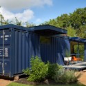 Container Guest House / Poteet Architects (5) © Chris Cooper