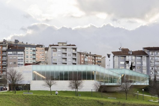 Piscina Universitária para o Campus de Orense / Francisco Mangado (15)
