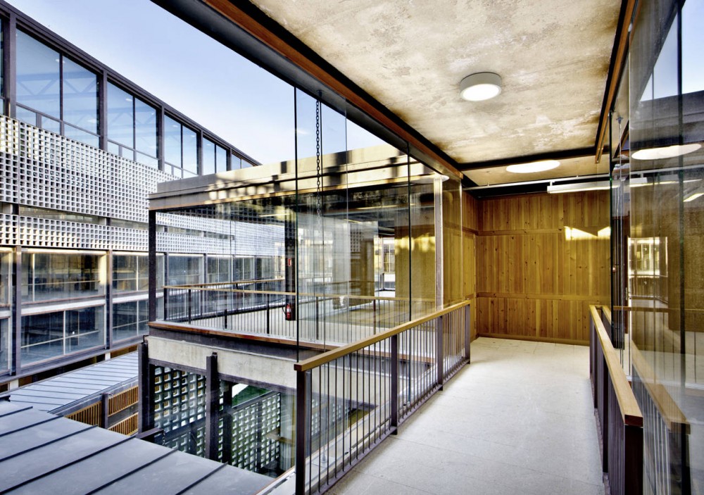 Escolas Pias de San Anton / Estudio Gonzalo Moure