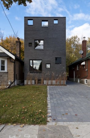 Charcoal House / Atelier rzlbd (11)