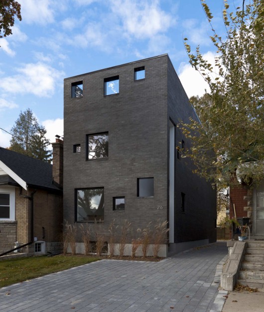 Charcoal House / Atelier rzlbd (10) © borXu Design