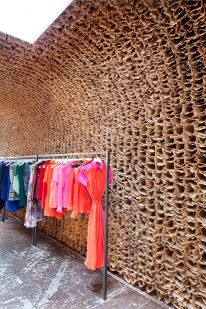 Loja Owen / Tacklebox Architecture (2)