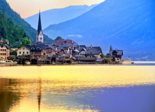 China copia uma aldeia austríaca Hallstatt, na Áustria, patrimônio da UNESCO, literalmente, re-construída, tijolo por tijolo, na China. © Boris Stroujko via Inhabitat/Shutterstock