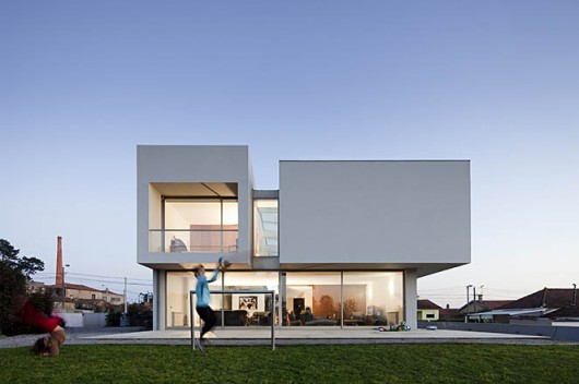 Casa Paramos / Atelier Nuno Lacerda Lopes (9) © Nelson Garrido