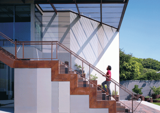 Painéis Solares fotovoltaicos: Casa Yin Yang / Brooks + Scarpa Architects (2)