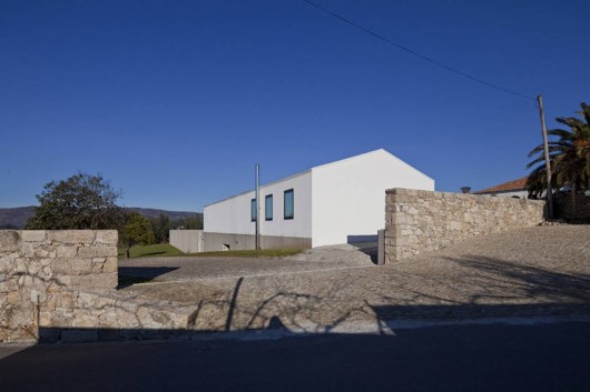 Lar Casa de Magalhães / Atelier Carvalho Araújo (11)