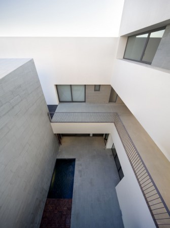 Chalé S Cube / AGi architects (15)
