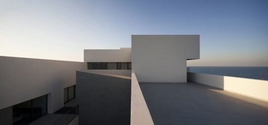 Chalé S Cube / AGi architects (8)
