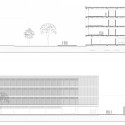 Salas de aula Universidade de Cuenca / Javier Durán (2) Corte / fachada